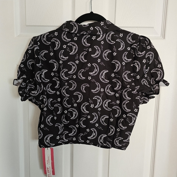 ROMWE Academia Moon & Star Print Button Front Crop Shirt - Picture 5 of 7